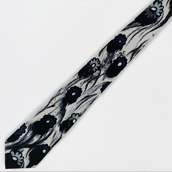 ALFANI Black and White Mod Floral Polyester Tie - Picture 4 of 5